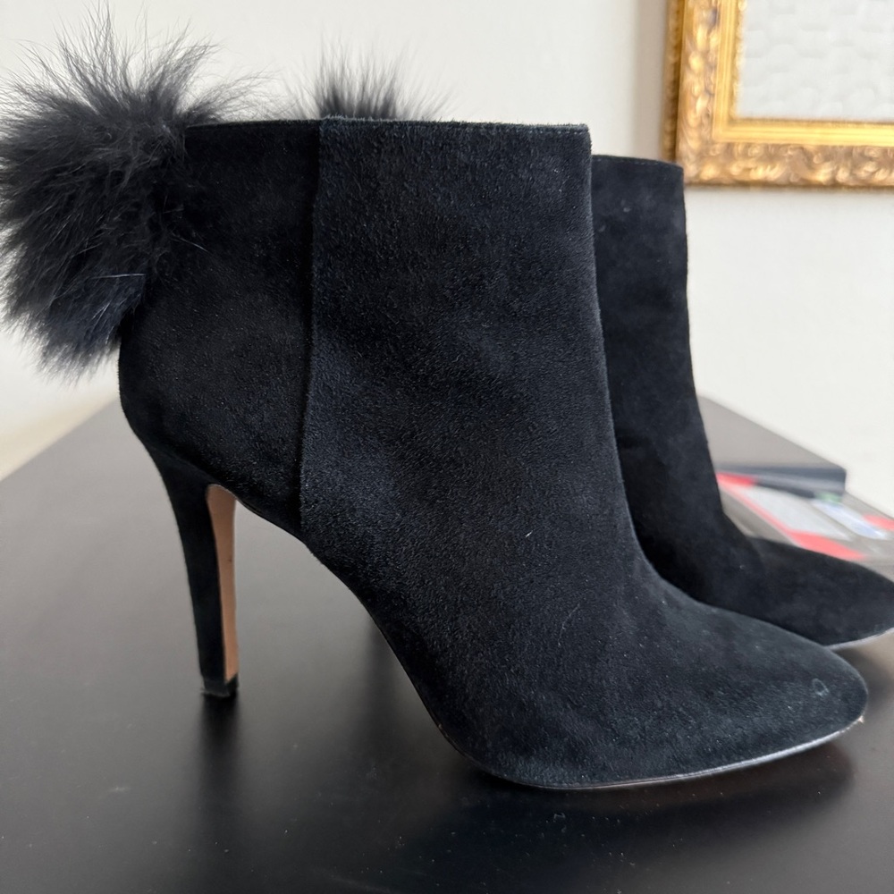 ANTONIO MILANI Elegant Black Suede Ankle Boots with Fur Ankle Puffs Size 8